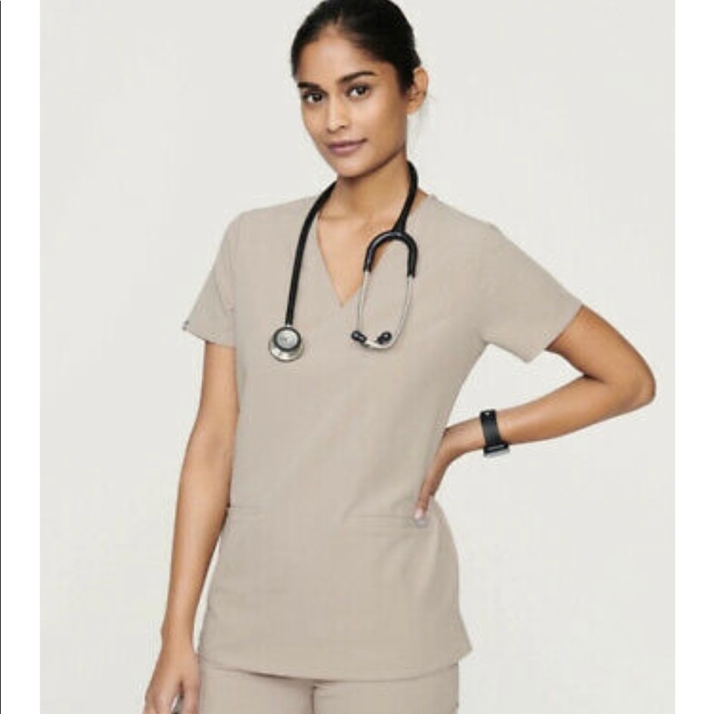 Wear Figs Casma Three-Pocket Scrub Top